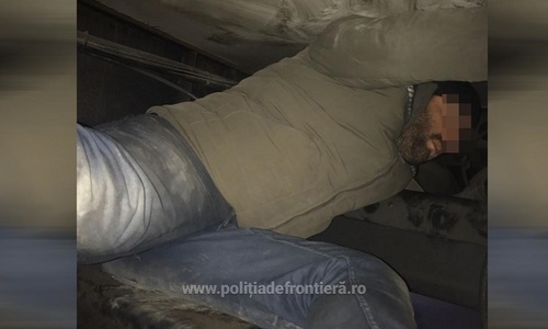 Cetăţean turc, prins când încerca să iasă ilegal din România ascuns pe şasiul unui camion
