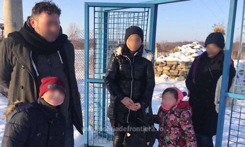 Iaşi: Cinci georgieni, între care trei copii, prinşi după ce au intrat ilegal în ţară pe o porţiune de gheaţă formată pe râul Prut - FOTO