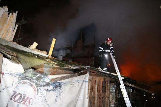 Incendiu la periferia Capitalei/Foto: ISU Bucureşti-Ilfov