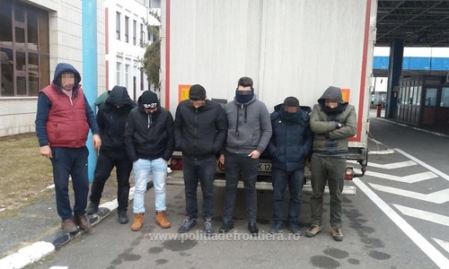 Timiş: Zece cetăţeni din Afganistan şi Pakistan, prinşi de poliţiştii de frontieră când intenţionau să intre ilegal în Romania