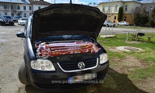 Maramureş: Aproximativ 12.000 de pachete cu ţigări de contrabandă, confiscate de poliţiştii de frontieră în ultimele două zile

