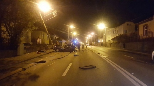 Sibiu: Accident aproape de casa preşedintelui Iohannis; o maşină a lovit un stâlp de curent şi a avariat o ţeavă de gaz