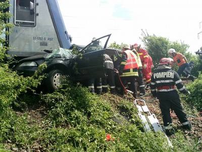 Una dintre cele două persoane rănite în accidentul din Bistriţa a murit; cea de-a doua, preluată de un elicopter SMURD - FOTO