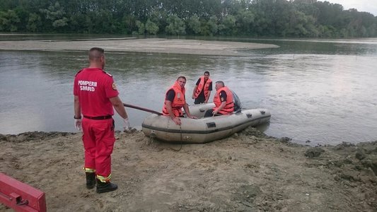 Dolj: Tânărul de 17 ani căutat de scafandri în apele râului Jiu, găsit mort