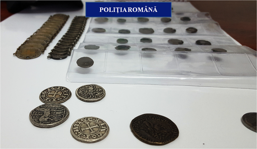 Patru monede antice sustrase din cetăţile dacice din judeţul Hunedoara, recuperate de poliştişti de pe teritoriul Cehiei
