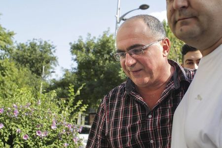 Administratorul fermei de porci Salcia din Teleorman, deţinută de fiul liderului PSD Liviu Dragnea, a fost reţinut