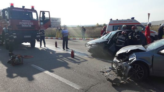 Sibiu: Trafic complet blocat pe DN 14 A, din cauza unui accident provocat de un şofer care a depăşit o coloană