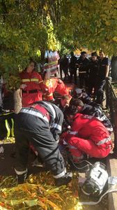 Un bărbat a căzut în râul Dâmboviţa, în zona Splaiului Unirii din Capitală, fiind scos de trecători în stare de inconştienţă
