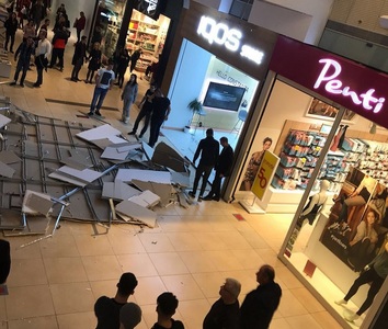 UPDATE - Constanţa: O bucată de tavan s-a prăbuşit la City Park Mall; nicio persoană nu a fost rănită