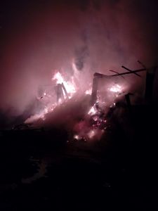 Botoşani: Un incendiu la un depozit de furaje, stins după 12 ore; şapte animale au murit, iar 50 de tone de furaje au ars