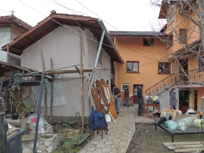 Dâmboviţa: Unsprezece gospodării, afectate de alunecări de teren; 11 familii au fost evacuate din case. FOTO/VIDEO