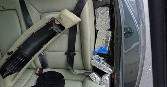 Peste 6 kg de heroină descoperite la Punctul de Trecere a Frontierei Calafat, în maşina a doi bulgari - VIDEO
