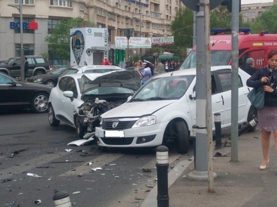 Consilierul prezidenţial Leonard Orban, implicat într-un accident rutier; soţia sa a fost rănită uşor - FOTO