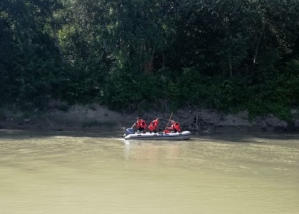 Pompierii au găsit trupul copilului de zece ani dispărut în râul Ialomiţa, la o distanţă de 19 kilometri de locul în care a fost văzut ultima dată