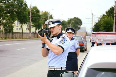 Şofer surprins când circula cu 276 de kilometri la oră, pe Autostrada Bucureşti - Ploieşti: a fost amendat cu 2.900 de lei şi i s-a suspendat permisul pentru trei luni
