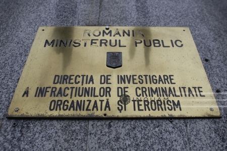Percheziţii ale DIICOT în Bucureşti, Ilfov şi Prahova, la o grupare specializată în trafic de droguri şi falsificare de bani