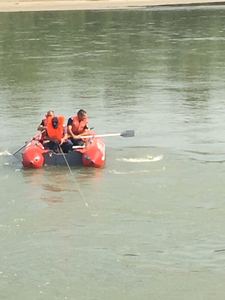 Neamţ: Copil de aproximativ şase ani, căutat de pompieri după ce a intrat în râul Siret şi nu a mai ieşit la mal