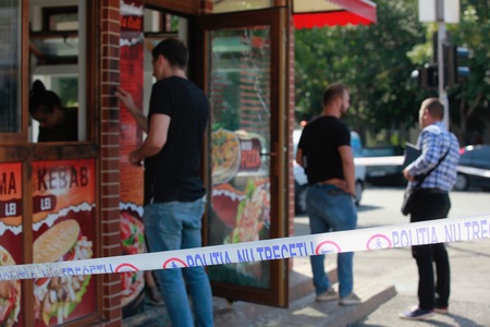Două persoane au fost reţinute după atacul de la pizzeria din Buzău; poliţiştii caută încă un suspect