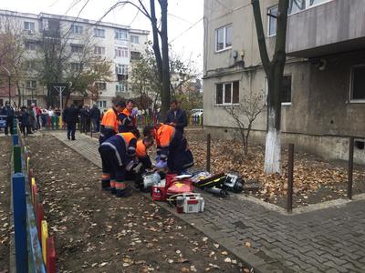 Gorj: Incendiu într-un apartament de la etajul 4 al unui bloc din Rovinari; un bărbat a murit după s-a aruncat din balcon, la sosirea pompierilor. FOTO, VIDEO