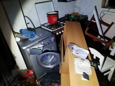 Hunedoara: Explozie într-un bloc din Vulcan. Un bărbat a fost găsit decedat - FOTO

