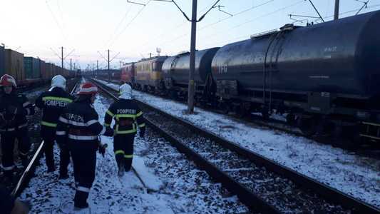 Teleorman: Traficul feroviar în gara Roşiorii de Vede a fost reluat; vagonul din care s-a scurs propilenă este în continuare supravegheat de pompieri
