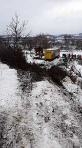 Trafic feroviar blocat în judeţul Hunedoara, între Dobra şi Holdea, după ce şoferul unui autotren a pierdut controlul asupra direcţiei de mers şi a rămas blocat pe linia de cale ferată