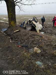 Patru bărbaţi au murit după ce un autoturism s-a izbit de un copac, în Teleorman. FOTO, VIDEO