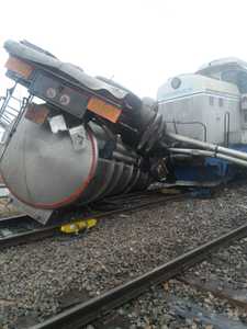 Cisternă lovită de un tren, în Portul Constanţa; conducătorul locomotivei a fost rănit după ce a sărit înainte de impact