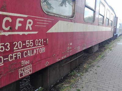 Traficul feroviar între staţiile Valea Cernei - Topleţ, judeţul Caraş-Severin, unde a deraiat un vagon de marfă, a fost redeschis
