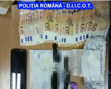Bărbat reţinut pentru că ar fi traficat cocaină în Argeş şi Bucureşti. VIDEO