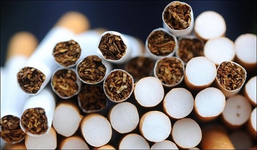 Opt persoane reţinute după percheziţii făcute de DIICOT Suceava la o grupare specializată în contrabandă cu ţigări