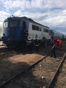 Vâlcea: Incendiu la locomotiva unui tren de persoane în care se aflau aproximativ 20 de pasageri; nu sunt victime. FOTO