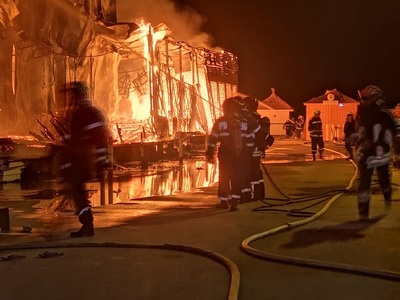 Incendiul de la clubul din Mamaia a fost provocat de un aragaz lăsat nesupravegheat  - VIDEO