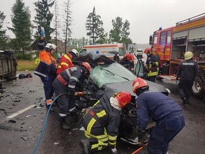 Accident pe DN1, la ieşirea din Vlădeni spre Braşov; patru persoane sunt rănite, dintre care una este în stop cardio-respirator - VIDEO