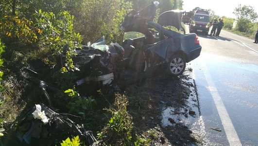 Bihor: Accident pe DN1, între un autocar şi un autoturism - şoferul autoturismului a murit - FOTO