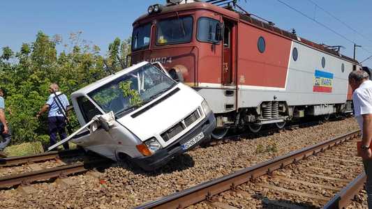 Iaşi: Un cetăţean italian a murit după ce maşina în care se afla a fost lovită de un tren marfar