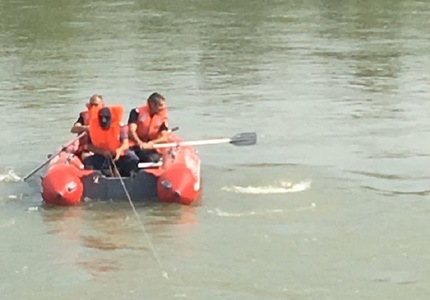 Bărbat înecat, după ce a încercat să traverseze râul Olt