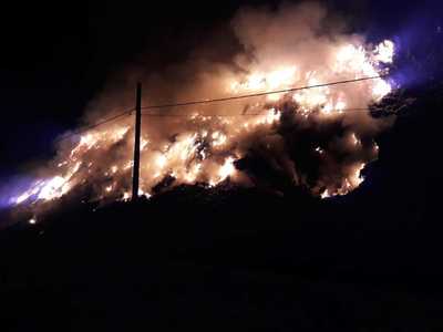 Incendiu la groapa de gunoi a municipiului Sighişoara; pompierii intervin cu mai multe autospeciale. FOTO/ VIDEO