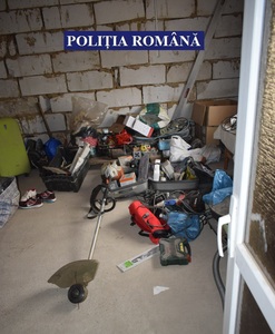 Călăraşi: Patru persoane, cercetate în dosarul furturilor din locuinţe şi firme din Germania; prejudiciul depăşeşte 2,4 milioane de euro - FOTO, VIDEO