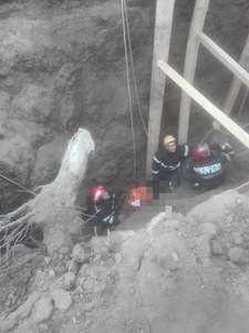 Muncitor prins sub un mal de pâmânt în Teleorman; el a fost scos, fiind în stop cardio-respirator şi se fac manevre de resuscitare