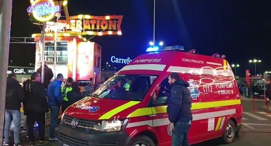 O femeie a leşinat într-un carusel dintr-un parc de distracţii din Timişoara, fiind preluată de un echipaj medical