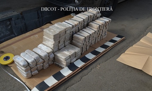 Patru persoane, care intenţionau să vândă peste 33 de kilograme de heroină, au fost prinse de DIICOT. Marfa era evaluată la un milion de euro