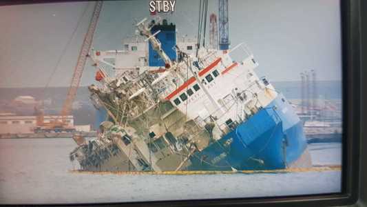 Operaţiunea de ridicare a navei eşuate în Portul Midia a fost reluată - VIDEO