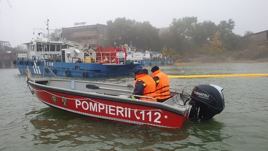 Galaţi: O ambarcaţiune cu două persoane la bord s-a răsturnat în Dunăre; bărbaţii au fost scoşi din apă de o şalupă a Poliţiei de Frontieră
