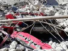 Hunedoara: Căutările celor doi muncitori surprinşi sub moloz, după prăbuşirea unui turn al Exploatării Miniere Uricani, s-au oprit şi vor continua joi