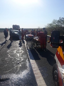 UPDATE - Nouă persoane rănite, una dintre ele fiind în stare gravă, în urma unui accident pe Autostrada Soarelui - FOTO