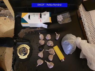 Percheziţii în Bucureşti şi judeţul Ilfov, la persoane suspectate de trafic de heroină şi substanţe psihoactive - FOTO, VIDEO