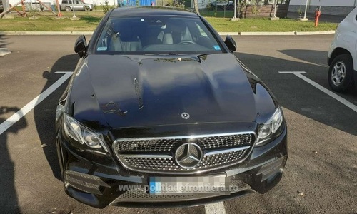 Mercedes în valoare de 87.000 euro, căutat de autorităţile din Polonia, descoperit la punctul de frontieră Siret - FOTO