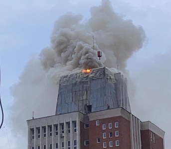 UPDATE - Incendiu la clădirea în care se află sediile Consiliului Judeţean şi Prefecturii Caraş-Severin. Flăcările au fost stinse după o oră şi jumătate - VIDEO