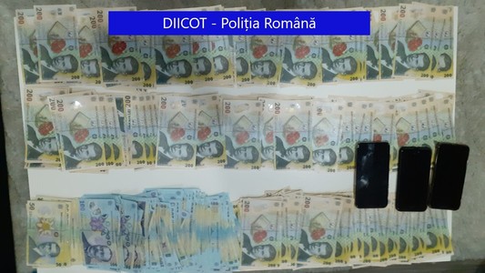 Grupare specializată în fraude informatice şi spălare de bani, destructurată de DIICOT Sibiu/ Prejudiciul, estimat la un milion de euro - VIDEO